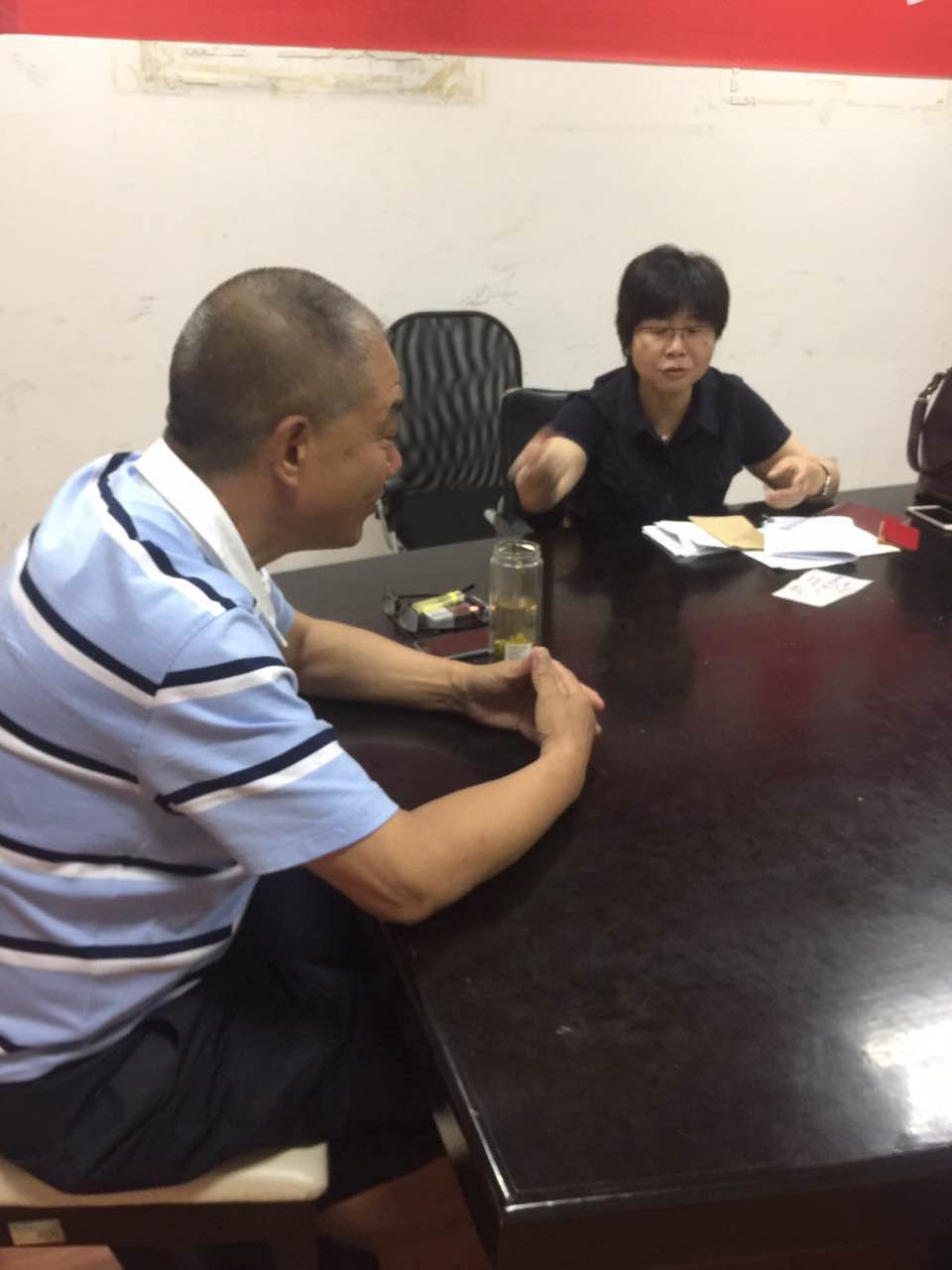 夸夸Ggpoker官网老村长 爱岗敬业的老党员